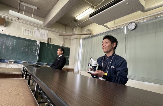 千松小学校に顕微鏡を寄贈しました！